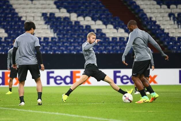 SOCCER - UEFA EL, Schalke vs RBS GELSENKIRCHEN,GERMANY,28.SEP.16 - SOCCER - UEFA Europa League, group stage, FC Schalke 04 vs Red Bull Salzburg, preview, training of RBS. Image shows Konrad Laimer and Paulo Miranda (RBS). GEPAxpictures xFelixxRoittner
