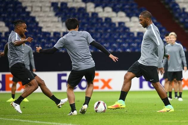 SOCCER - UEFA EL, Schalke vs RBS GELSENKIRCHEN,GERMANY,28.SEP.16 - SOCCER - UEFA Europa League, group stage, FC Schalke 04 vs Red Bull Salzburg, preview, training of RBS. Image shows Valentino Lazaro, Takumi Minamino and Paulo Miranda (RBS). GEPAxpictures xFelixxRoittner