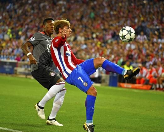 28.09.2016, Fussball Champions-League 2016 2017, Vorrunde 2.Spieltag, Atletico Madrid - FC Bayern München, im Estadio Vicente Calderon, Madrid. v.li: David Alaba (FC Bayern München) gegen Antoine Griezmann (Atletico Madrid). 