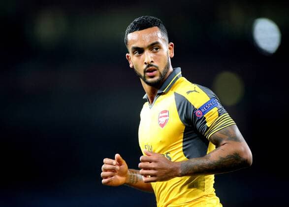 28.09.2016. Emirates Stadium, London, England. UEFA Champions League Football. Arsenal versus FC Basel. Arsenal Forward Theo Walcott moves into position for a Basel corner xMarkxKertonx  ActionPlus11794141