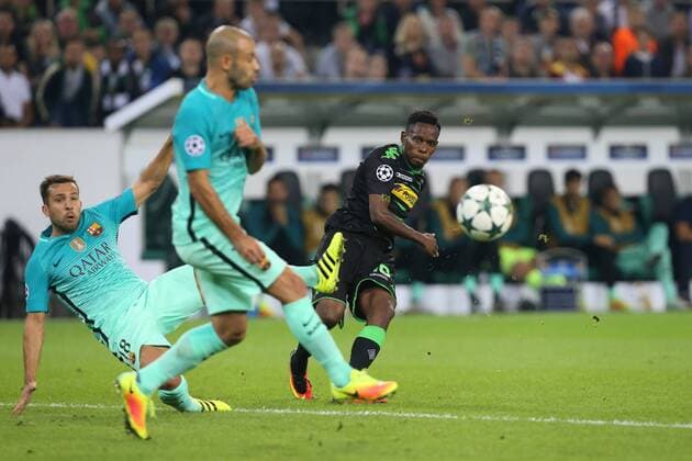 Schuss von Ibrahima Traore ( 16, Borussia Moenchengladbach) aufs Tor, links Jordi Alba ( 18, FC Barcelona Barca und Javier Mascherano ( 14, FC Barcelona), Borussia Moenchengladbach vs FC Barcelona, UEFA Champions League, Qualifikation, 28.09.2016, Moenchengladbach Copyright: xDeutzmannx xEibner-Pressefotox EP_cdn