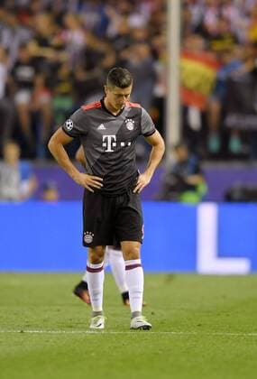 28.09.2016, Fussball Champions-League 2016 2017, Vorrunde 2.Spieltag, Atletico Madrid - FC Bayern München, im Estadio Vicente Calderon, Madrid. Frust bei Robert Lewandowski (FC Bayern München) nach dem gegentor zum 1:0 für Madrid. 