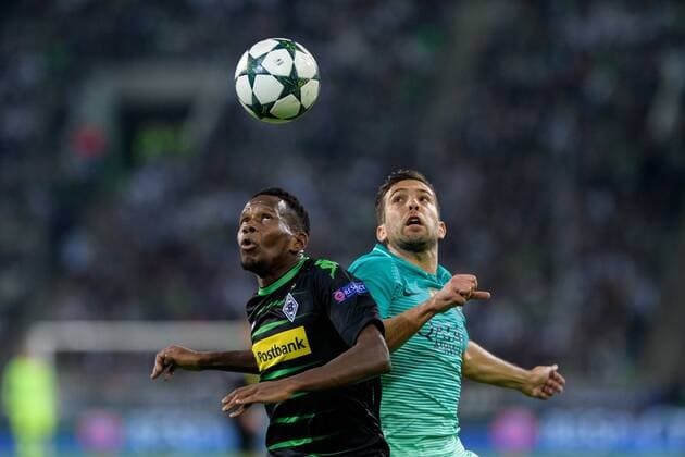 Ibrahima Traore (Borussia Moenchengladbach 16) und Jordi Alba FC Barcelona Barca 18) beim Champions League Spiel zwischen Borussia Moenchengladbach und dem FC Barcelona 28.09.2016 Moenchengladbach Copyright: xSchuelerx xEibnerx-xPressefotox