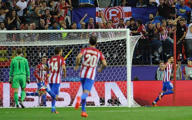 Atletico de Madrid Midfielder, Yannick Ferreira Carrasco, number 10 celebrates after scoring a goal (1,0). Round Matchday 2 of the CHAMPIONS league, soccer match between Atletico de Madrid - Bayern de Munich at the Vicente Calderon estadium, Madrid - Spain by September 28, 2016. PHOTO: Gregorio Lopez.  xGregorioxLopezx x SOCCERxSPAINx