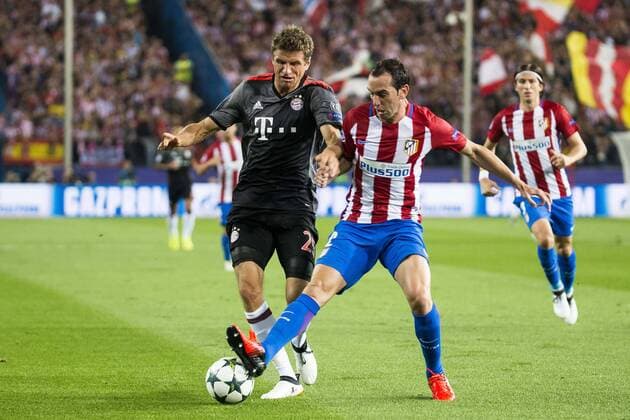 Atletico de Madrid s player Diego Godin and Bayern Munich s player Thomas Muller during match of UEFA Champions League at Vicente Calderon Stadium in Madrid. September 28, Spain. 2016.  (20160928005)