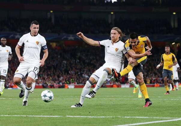 Arsenal s Alexis Sanchez fires in a shot during the Champions League group A match at the Emirates Stadium, London. Picture date September 28th, 2016 Pic David Klein Sportimage EDITORIAL USE ONLY. No use with unauthorised audio, video, data, fixture lists, club league logos or live services. Online in-match use limited to 120 images, no video emulation. No use in betting, games or single club league player publications.