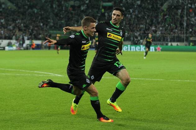 Torjubel ueber das Tor zum 1:0 durch Thorgan Hazard ( 10, Borussia Moenchengladbach) mit Lars Stindl ( 13, Borussia Moenchengladbach), Borussia Moenchengladbach vs FC Barcelona Barca UEFA Champions League, Qualifikation, 28.09.2016, Moenchengladbach Copyright: xDeutzmannx xEibner-Pressefotox EP_cdn