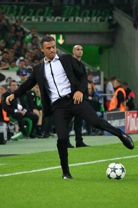 GER, Borussia Mönchengladbach (GER) vs. FC Barcelona Barca (ESP) 28.09.2016, Borussia Park , Moenchengladbach , CL, Gruppe C, 2. Spieltag, GER, Borussia Mönchengladbach (GER) vs. FC Barcelona (ESP) im Bild: Luis Enrique Martinez Cheftrainer Coach (FC Barcelona Barca) spielt mit Foto © nordphoto Meuter nordphotox xMeuter