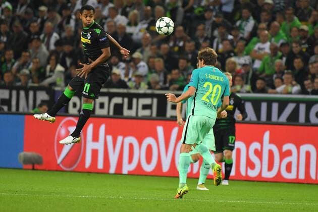GER, Borussia Mönchengladbach (GER) vs. FC Barcelona Barca (ESP) 28.09.2016, Borussia Park , Moenchengladbach , CL, Gruppe C, 2. Spieltag, GER, Borussia Mönchengladbach (GER) vs. FC Barcelona (ESP) im Bild: Raffael (Borussia Moenchengladbach 11) li gegen SERGI ROBERTO (FC Barcelona Barca 20) Foto © nordphoto Meuter nordphotox xMeuter