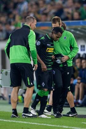 Raffael (Borussia Moenchengladbach 11) verletzt beim Champions League Spiel zwischen Borussia Moenchengladbach und dem FC Barcelona Barca 28.09.2016 Moenchengladbach Copyright: xSchuelerx xEibnerx-xPressefotox