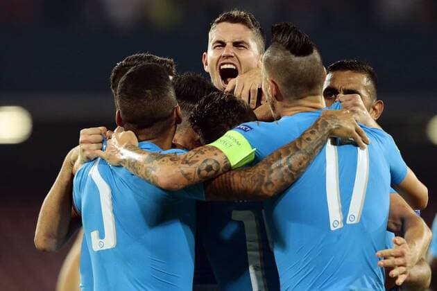 Fußball, CL, SSC Neapel - Benfica Lissabon Arkadiusz Milik Napoli, Marek Hamsik Napoli, Jorge Luiz Frello Jorginho Napoli, goal celebration Football Calcio UEFA Champions League 2016 2017 Group B. Napoli - Benfica Foto CesarexPurini Insidefoto cesarexpurini