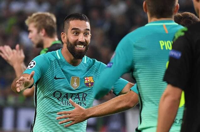 28.09.2016, xjhx, Fussball UEFA Europa League, Borussia Moenchengladbach - FC Barcelona Barca emspor , v.l. Rafinha (FC Barcelona), Arda Turan (FC Barcelona) celebrate the goal, Torjubel zum 1:1 Moenchengladbach
