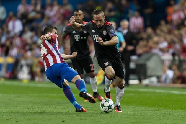 Madrid, Spain 28.09.2016, UEFA Champions League - 2016 17 Season, Group D - Matchday 2, Atletico Madrid - FC Bayern Muenchen, Gabi (ATL) gegen Franck Ribery (FCB) ( DeFodi048