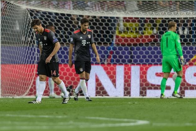 Madrid, Spain 28.09.2016, UEFA Champions League - 2016 17 Season, Group D - Matchday 2, Atletico Madrid - FC Bayern Muenchen, enttaeuscht, enttaeuschung, Javier Martinez (FCB) Xabi Alonso (FCB) Torwart Manuel Neuer (FCB) ( DeFodi048
