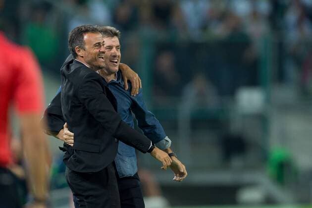 Moenchengladbach, Germany 28.09.2016, UEFA Champions League - 2016 17 Season, Group C - Matchday 2, Borussia Moenchengladbach - FC Barcelona Barca Co-Trainer Juan Carlos Unzue (Barcelona) und Trainer Luis Enrique (Barcelona) jubeln nach dem treffer zum 1:2 ( DeFodi001