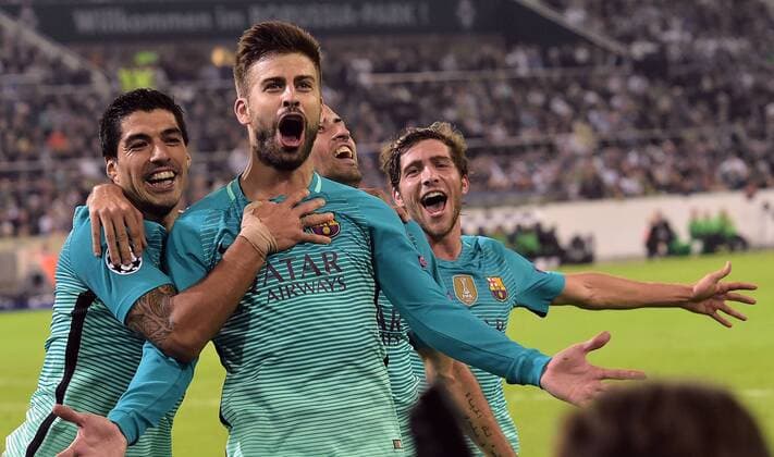28.09.2016, xsyx, Fussball UEFA Europa League, Borussia Moenchengladbach - FC Barcelona Barca emspor , v.l. Luis Suarez (FC Barcelona), Gerard Pique (FC Barcelona) celebrate the goal, Torjubel zum 1:2 Moenchengladbach