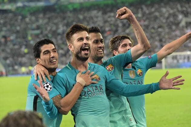 28.09.2016, xsyx, Fussball UEFA Europa League, Borussia Moenchengladbach - FC Barcelona Barca emspor , v.l. Luis Suarez (FC Barcelona), Gerard Pique (FC Barcelona) celebrate the goal, Torjubel zum 1:2 Moenchengladbach