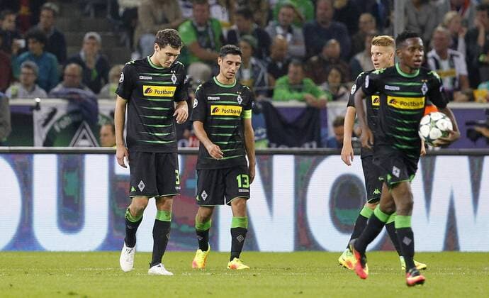 Andreas Christensen (Bor. Moenchengladbach) (L), Lars Stindl (Bor. Moenchengladbach) and teammates are disappointed after the 1:2 during the Championsleague between Borussia Moenchengladbach and FC Barcelona Barca Borussiapark in Moenchengladbach on September 28., 2016. Borussia Mönchengladbach vs. FC Barcelona in der Champions League der Saison 2015 2016 am 28. September 2016.