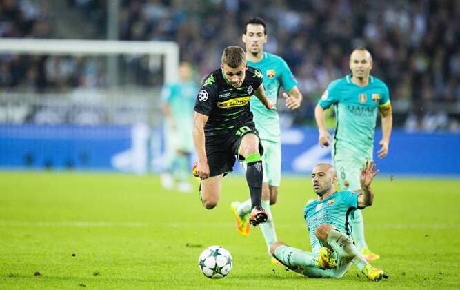 Mönchengladbach, 28.09.2016, Borussia Park Thorgan Hazard (BMG), Javier Mascherano (Barca) VfL Borussia Mönchengladbach - FC Barcelona Barca mm