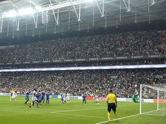 UEFA Champions League Group B match between Besiktas and Dynamo Kiev at Vodafone Arena in Istanbul , Turkey , 28 September 2016. Pictured : Ricardo Quaresma of Besiktas and Goalkeeper Artur Rudko of Dynamo Kiev. 