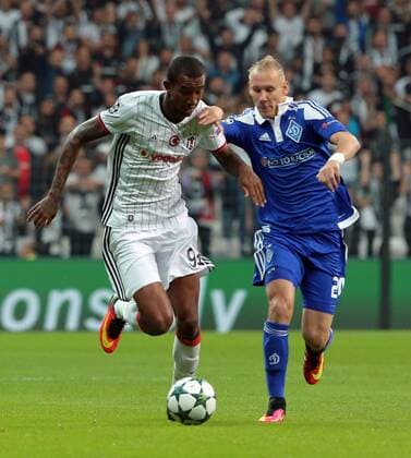 UEFA Champions League Group B match between Besiktas and Dynamo Kiev at Vodafone Arena in Istanbul , Turkey , 28 September 2016. Pictured : Anderson Talisca (L) of Besiktas and Domagoj Vida (R) of Dynamo Kiev. 