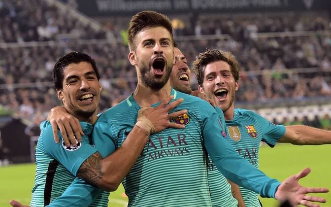 28.09.2016, xsyx, Fussball UEFA Europa League, Borussia Moenchengladbach - FC Barcelona Barca emspor , v.l. nar09, Gerard Pique (FC Barcelona) celebrate the goal, Torjubel zum 1:2 Moenchengladbach