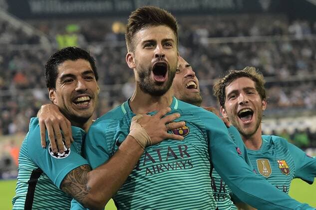 28.09.2016, xsyx, Fussball UEFA Europa League, Borussia Moenchengladbach - FC Barcelona Barca emspor , v.l. nar09, Gerard Pique (FC Barcelona) celebrate the goal, Torjubel zum 1:2 Moenchengladbach