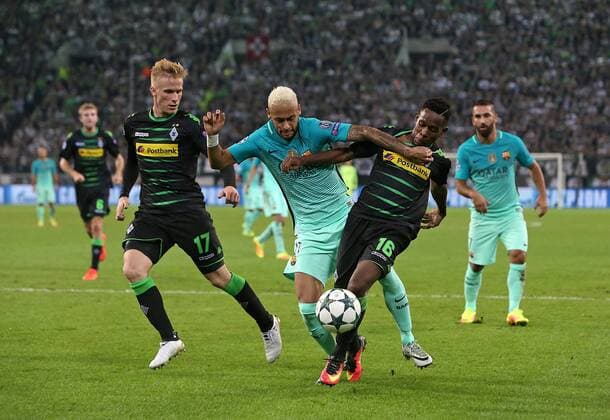 28.09.2016, Fussball UEFA Champions League 2016 2017, Gruppenphase, 2.Spieltag, Borussia Mönchengladbach - FC Barcelona Barca im Borussia-Park Mönchengladbach. v.l. Oscar Wendt (Gladbach) , Neymar (FC Barcelona) gegen Ibrahima Traore (Gladbach) 
