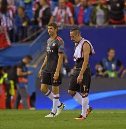 28.09.2016, Fussball Champions-League 2016 2017, Vorrunde 2.Spieltag, Atletico Madrid - FC Bayern München, im Estadio Vicente Calderon, Madrid. Frustrierter Abgang nach der Niederlage, v.li: Thomas Müller (FC Bayern München) und Franck Ribery (FC Bayern München). 