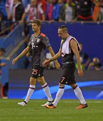 28.09.2016, Fussball Champions-League 2016 2017, Vorrunde 2.Spieltag, Atletico Madrid - FC Bayern München, im Estadio Vicente Calderon, Madrid. Frustrierter Abgang nach der Niederlage, v.li: Thomas Müller (FC Bayern München) und Franck Ribery (FC Bayern München). 