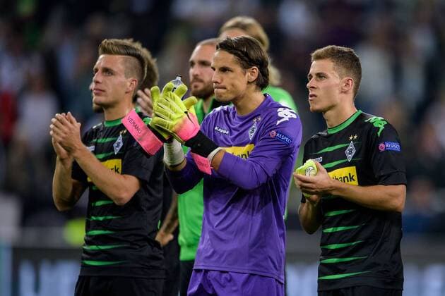 Patrick Herrmann (Borussia Moenchengladbach 7), Torwart Yann Sommer (Borussia Moenchengladbach 1) und Thorgan Hazard (Borussia Moenchengladbach 10) beim Champions League Spiel zwischen Borussia Moenchengladbach und dem FC Barcelona Barca 28.09.2016 Moenchengladbach Copyright: xSchuelerx xEibnerx-xPressefotox