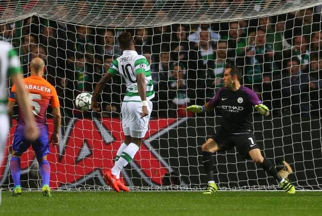 Moussa Dembele of Celtic scores the first goal during the Champions League Group C match at the Celtic Park Stadium, Glasgow. Picture date: September 28th, 2016. Pic Simon Bellis Sportimage EDITORIAL USE ONLY. No use with unauthorised audio, video, data, fixture lists, club league logos or live services. Online in-match use limited to 120 images, no video emulation. No use in betting, games or single club league player publications.