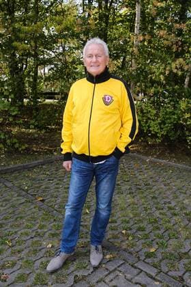 Reinhard Häfner (SG Dynamo Dresden,DDR,Deutschland) - Fotoshooting am Hotel Rosengarten in Naunhof vor dem Spiel der Legenden DDR Traditions Nationalmannschaft vs. Grimmaer Allstar-Team im Stadion der Freundschaft zum Stadtfest in Grimma - Deutschland, Fussball, Mann, Maenner,24.09.2016