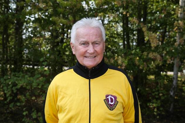 Reinhard Häfner (SG Dynamo Dresden,DDR,Deutschland) - Fotoshooting am Hotel Rosengarten in Naunhof vor dem Spiel der Legenden DDR Traditions Nationalmannschaft vs. Grimmaer Allstar-Team im Stadion der Freundschaft zum Stadtfest in Grimma - Portrait,Deutschland, Fussball, Mann, Maenner,24.09.2016
