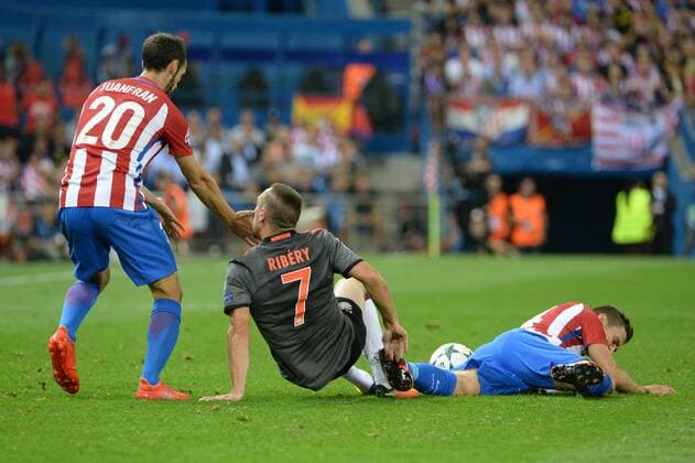 MADRID,SPAIN: Franck Ribery, 7 of FC Bayern Munchen and Juanfran, 20 of Atletico de Madrid during the UEFA Champions League Group D match between Atletico de Madrid and Bayern Munchen at Estadio Vicente Calderon on 28 09 2016, in MADRID, SPAIN. Photo by Sonia Canada Cordon Press  xSoniaxCanadax xx