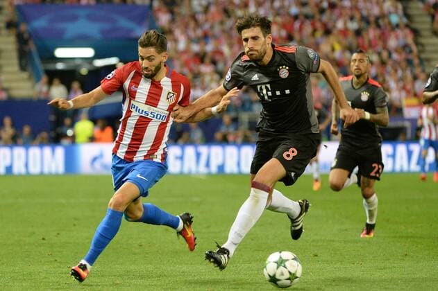 MADRID,SPAIN: Saul, 8 of Atletico de Madrid and Javi Martinez, 8 of FC Bayern Munchen during the UEFA Champions League Group D match between Atletico de Madrid and Bayern Munchen at Estadio Vicente Calderon on 28 09 2016, in MADRID, SPAIN. Photo by Sonia Canada Cordon Press  xSoniaxCanadax xx