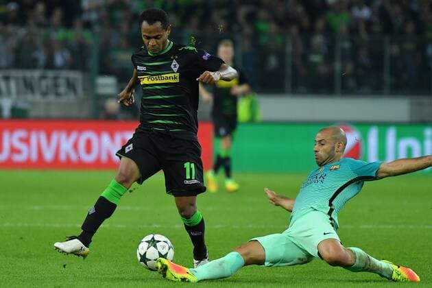 GER, Borussia Mönchengladbach (GER) vs. FC Barcelona Barca (ESP) 28.09.2016, Borussia Park , Moenchengladbach , CL, Gruppe C, 2. Spieltag, GER, Borussia Mönchengladbach (GER) vs. FC Barcelona (ESP) im Bild: re JAVIER MASCHERANO (FC Barcelona Barca 14) gegen Raffael (Borussia Moenchengladbach 11) Foto © nordphoto Meuter nordphotox xMeuter