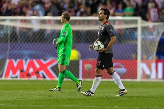 Madrid, Spain 28.09.2016, UEFA Champions League - 2016 17 Season, Group D - Matchday 2, Atletico Madrid - FC Bayern Muenchen, enttaeuscht, enttaeuschung, Torwart Manuel Neuer (FCB) Mats Hummels (FCB) ( DeFodi048