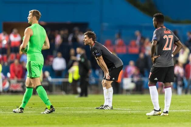 Madrid, Spain 28.09.2016, UEFA Champions League - 2016 17 Season, Group D - Matchday 2, Atletico Madrid - FC Bayern Muenchen, enttaeuscht, enttaeuschung, Torwart Manuel Neuer (FCB) Xabi Alonso (FCB) <David Alaba (FCB) ( DeFodi048