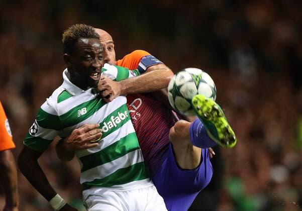 Football - 2016 2017 Champions League - Group C: Celtic vs Manchester City at Celtic Park Moussa Dembele of Celtic and Pablo Zabaleta of Manchester City COLORSPORT LYNNE CAMERON 