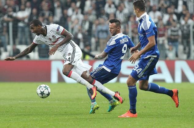 UEFA Champions League Group B match between Besiktas and Dynamo Kiev at Vodafone Arena in Istanbul , Turkey , 28 September 2016. Final Score : Besiktas 1 - Dynamo Kiev 1 Pictured : Anderson Talisca (L) of Besiktas and Mykolo Morozyuk of Dynamo Kiev. 