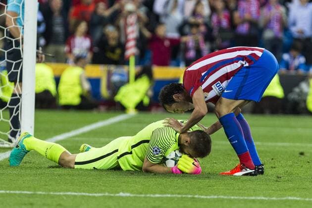 during the match of Group stage of Champions League Atletico de Madrid and Bayern Munich at Vicente Calderon Stadium in Madrid. September 28, 2016.  (20160928061)