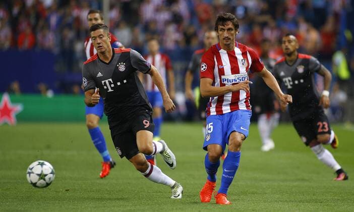 Lewandowski y Savic. Champions League match betweenAtletico and Bayern Munich. In this picture, Lewandowski and Savic. xangelxRiverox 