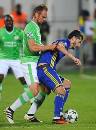FuÃŸball, CL, FK Rostov - PSV Eindhoven ROSTOV-ON-DON, RUSSIA - SEPTEMBER 28, 2016: PSV Eindhoven s Siem de Jong and FC Rostov s Alexander Yerokhin (L-R front) fight for the ball in their 2016 17 UEFA Champions League Group D football match at the Olimp-2 Stadium. The game ended in a 2-2 draw. Yevgeny Tomazov TASS  TS032B5E