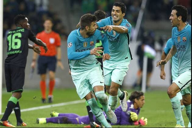 (l-r) Ibrahim Traore of Borussia Monchengladbach, Gerard Pique of FC Barcelona Barca scored 2-1, Luis Suarez of FC Barcelona, Yann Sommer of Borussia Monchengladbach, Sergio Busquets of FC Barcelona during the UEFA Champions League group C match between Borussia Monchengladbach and FC Barcelona on September 28, 2016 at the Borussia Park stadium in Monchengladbach, Germany Borussia Monchengladbach v FC Barcelona UEFA Champions League 2016 2017 xVIxxIVx 6309171