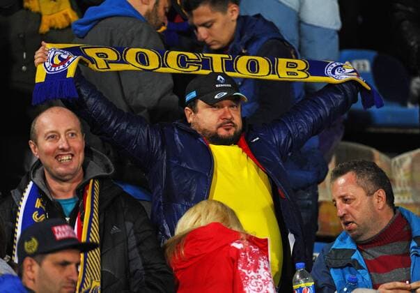 FuÃŸball, CL, FK Rostov - PSV Eindhoven ROSTOV-ON-DON, RUSSIA - SEPTEMBER 28, 2016: FC Rostov s fans rooting for their team in the 2016 17 UEFA Champions League Group D football match against PSV Eindhoven at the Olimp-2 Stadium. The game ended in a 2-2 draw. Yevgeny Tomazov TASS  TS032B5F