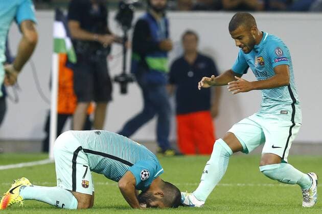 (l-r) Arda Turan of FC Barcelona Barca scored 1-1, Rafael Alcantara do Nascimento of FC Barcelona during the UEFA Champions League group C match between Borussia Monchengladbach and FC Barcelona on September 28, 2016 at the Borussia Park stadium in Monchengladbach, Germany Borussia Monchengladbach v FC Barcelona UEFA Champions League 2016 2017 xVIxxIVx 6309240