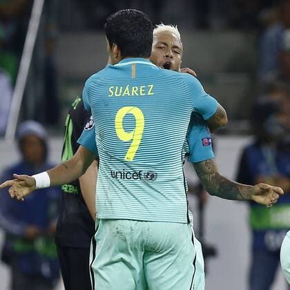(l-r) Luis Suarez of FC Barcelona Barca Neymar da Silva Santos Junior of FC Barcelona during the UEFA Champions League group C match between Borussia Monchengladbach and FC Barcelona on September 28, 2016 at the Borussia Park stadium in Monchengladbach, Germany Borussia Monchengladbach v FC Barcelona UEFA Champions League 2016 2017 xVIxxIVx 6309245