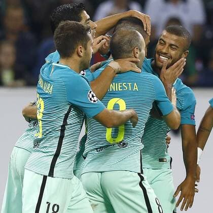 (l-r) Jordi Alba of FC Barcelona Barca Andres Iniesta of FC Barcelona, Rafael Alcantara do Nascimento of FC Barcelona during the UEFA Champions League group C match between Borussia Monchengladbach and FC Barcelona on September 28, 2016 at the Borussia Park stadium in Monchengladbach, Germany Borussia Monchengladbach v FC Barcelona UEFA Champions League 2016 2017 xVIxxIVx 6309251