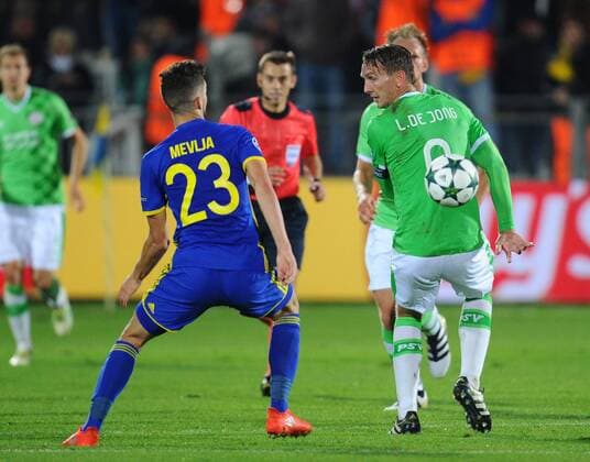 FuÃŸball, CL, FK Rostov - PSV Eindhoven ROSTOV-ON-DON, RUSSIA - SEPTEMBER 28, 2016: FC Rostov s Miha Mevlja (L) and PSV Eindhoven s Luuk de Jong in action in their 2016 17 UEFA Champions League Group D football match at the Olimp-2 Stadium. The game ended in a 2-2 draw. Yevgeny Tomazov TASS  TS032B63